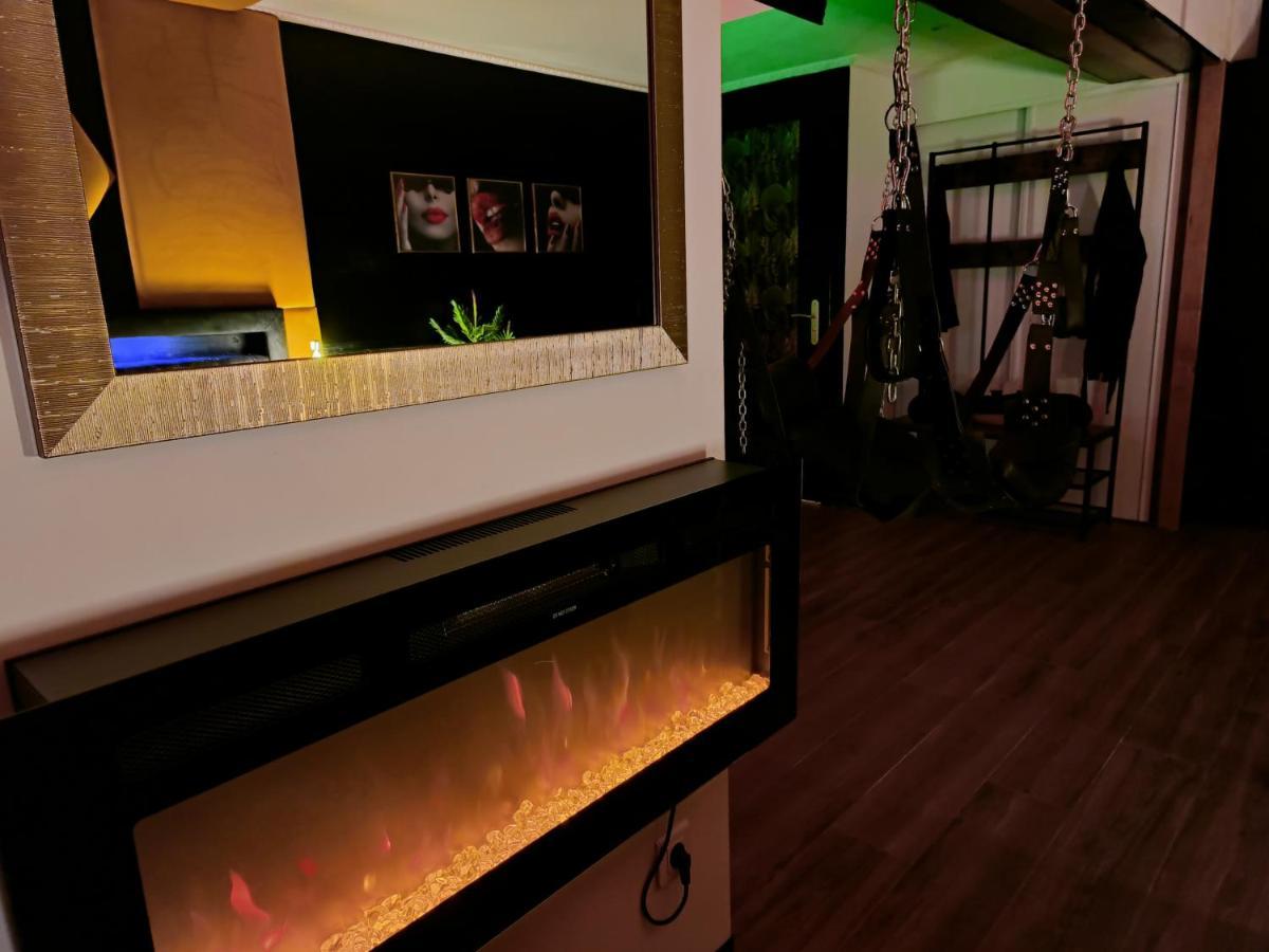 La Loveroom Bdsm De Nice " La Chambre Luxe Des Desirs " エクステリア 写真