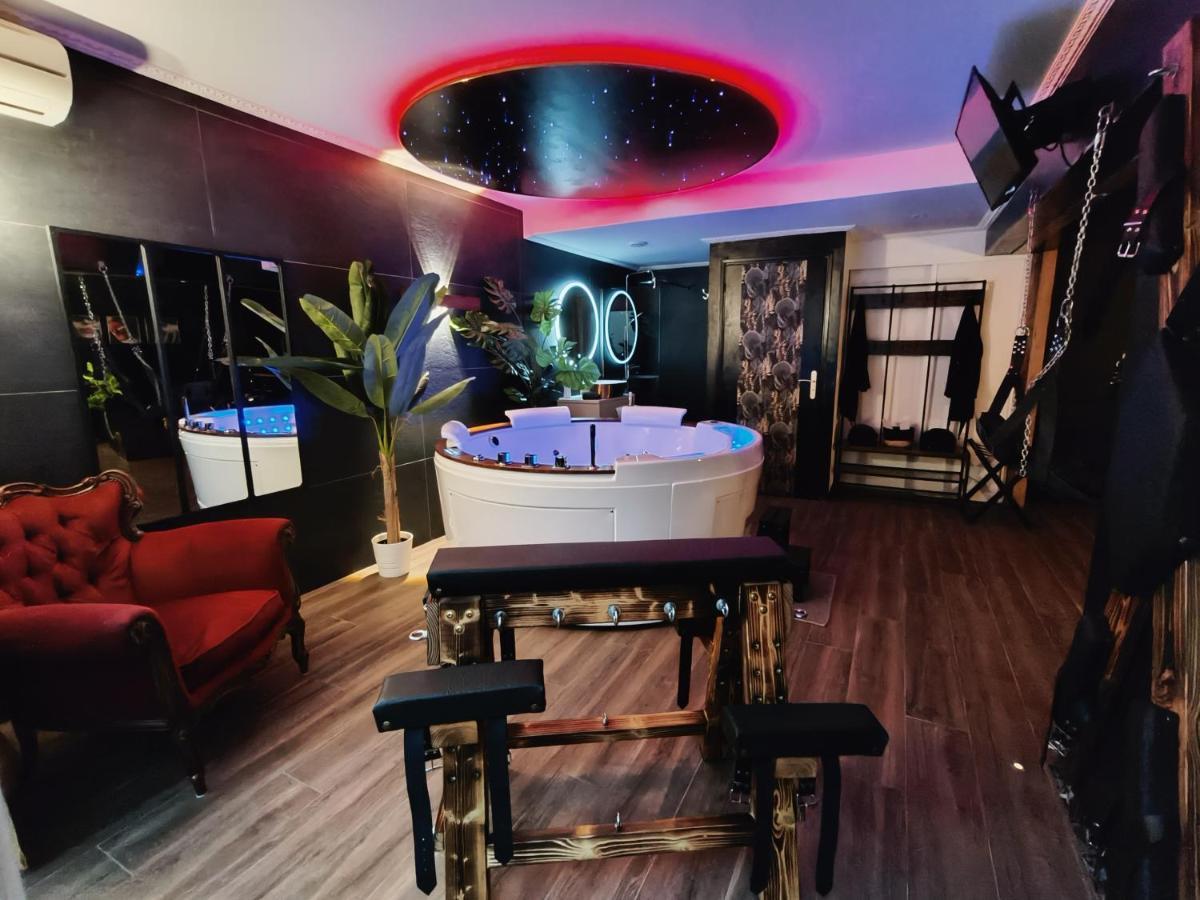 La Loveroom Bdsm De Nice " La Chambre Luxe Des Desirs " エクステリア 写真