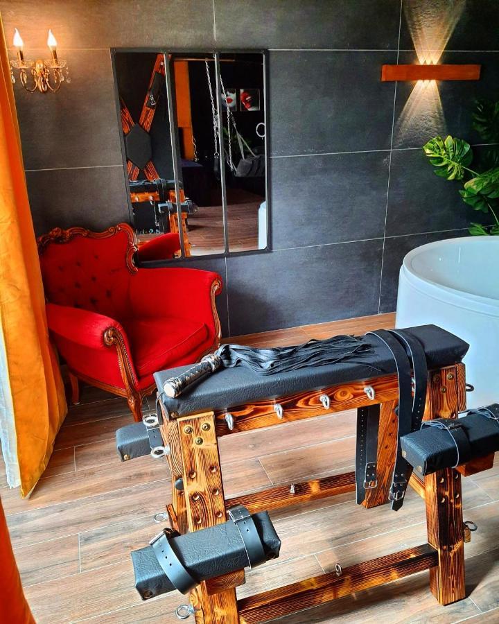 La Loveroom Bdsm De Nice " La Chambre Luxe Des Desirs " エクステリア 写真